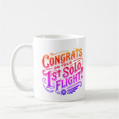 おめでとうの最初のソロフライトコーヒーマグ コーヒーマグカップ (左)