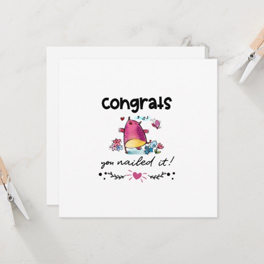 おめでとうは漫画のフクロウのユーモアを釘付けにした カード (正面/裏面インサイチュ)