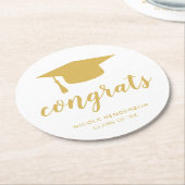 おめでとうエレガント金ゴールド及び白色卒業キャップ ラウンドペーパーコースター (アングル)