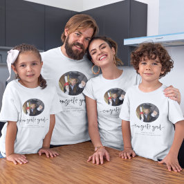 おめでとうグラッドスクリプトフォト卒業Tシャツ Tシャツ