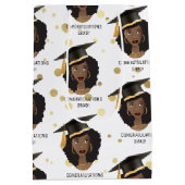 おめでとうグラード!黒い女性と卒業キャップ ミディアムペーパーバッグ (裏面)