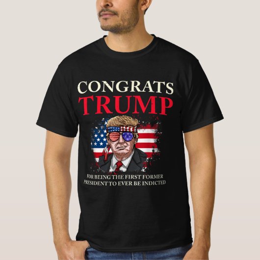 おめでとうトランプおもしろい起訴 Tシャツ (正面)