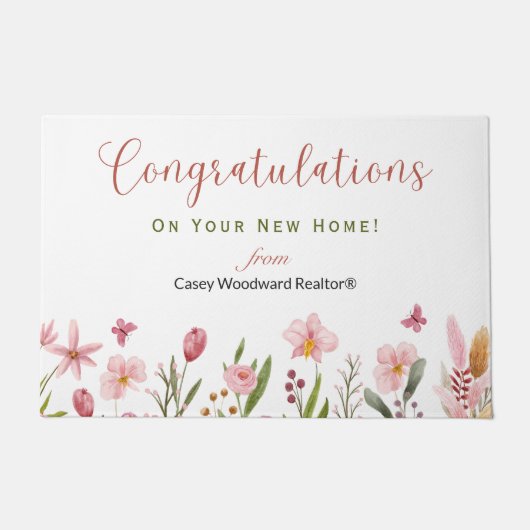 おめでとうパーソナライズされた不動産仲介業者ピンクの花 ドアマット (正面)