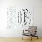 おめでとう2人卒業生シルバー紙吹雪パーティー タペストリー (インサイチュ(横))