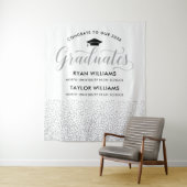 おめでとう2人卒業生シルバー紙吹雪パーティー タペストリー (インサイチュ)