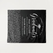 おめでとう2人卒業生ブラックシルバー紙吹雪パーティー タペストリー (正面(横))