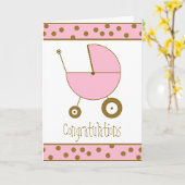 おめでとう – ピンクベビーカー カード (黄色い花)