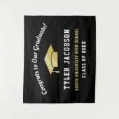 おめでとう 私たちの卒業生 ブラックとゴールド カスタム タペストリー (正面)