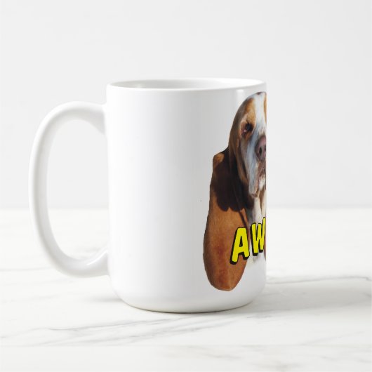 おもしろいあなたのお尻は素晴らしいバセットハウンドのマグをかぎます コーヒーマグカップ (左)