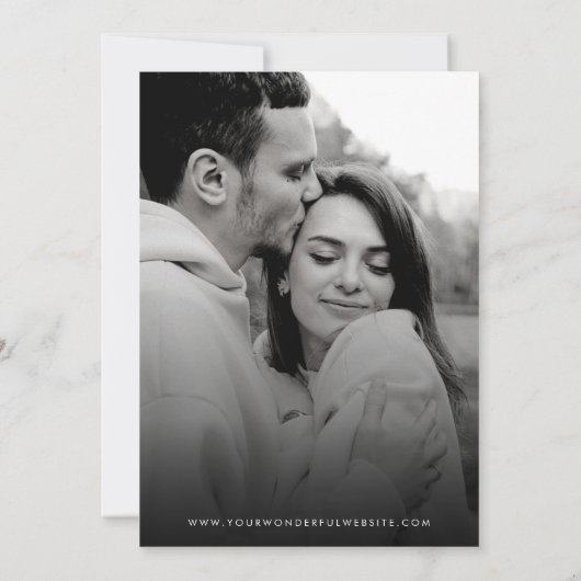 おもしろいお洒落スクリプトモノグラム白黒結婚の 招待状 (裏面)