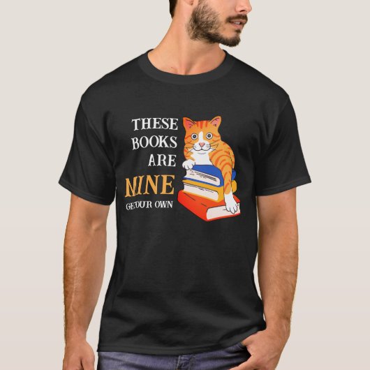 おもしろいこの本は読僕の猫だ Tシャツ (正面)