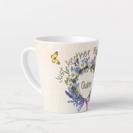 おもしろいちょうど別の開花日ワイルドフラワーカスタム カフェラテマグ (左アングル)