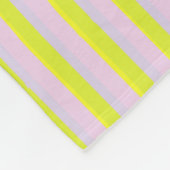 おもしろいでかわいいキリン|の黄色いティール(緑がかった色) フリースブランケット (角)