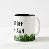 おもしろいでカスタムな色か文字は私の芝生のコーヒー・マグを離れて得ます ツートーンマグカップ (正面右)