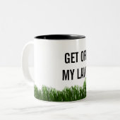 おもしろいでカスタムな色か文字は私の芝生のコーヒー・マグを離れて得ます ツートーンマグカップ (正面左)