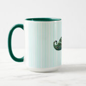 おもしろいでカラフルな孔雀は髭に羽をつけます マグカップ (左)