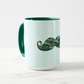 おもしろいでカラフルな孔雀は髭に羽をつけます マグカップ (正面左)