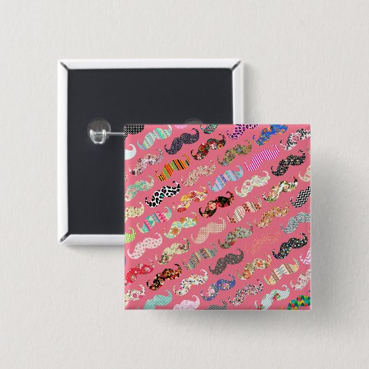 おもしろいでガーリーでカラフルなピンクのアズテック人は髭を模造します 缶バッジ (正面&裏面)