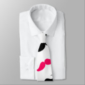 おもしろいでガーリーなピンクおよび黒い髭パターン ネクタイ (タイ)