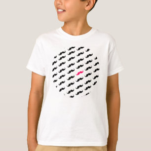 おもしろいでガーリーなピンクおよび黒い髭パターン Tシャツ
