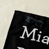 おもしろいでガーリーな花型女性歌手のピンクのフラミンゴ ビーチタオル (インサイチュ)