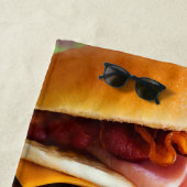 おもしろいで大きいハンバーガー ビーチタオル (インサイチュ)