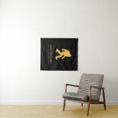 おもしろいで大きい足によってSquatchinの行くサスカッチ タペストリー (インサイチュ(横))