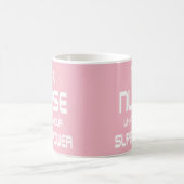 おもしろいで白いピンクのナースの超出力の看護の引用文 コーヒーマグカップ (中央)