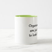 おもしろいで素晴らしいオフィスのスローガンのマグ ツートーンマグカップ (中央)