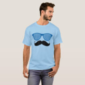 おもしろいで青いサングラスおよび髭のTシャツ Tシャツ (正面フル)