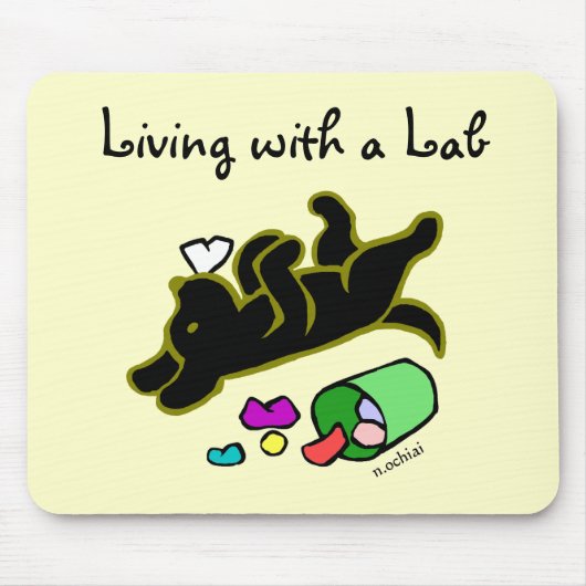 おもしろいで黒いラブラドールの漫画のイラストレーション マウスパッド (正面)