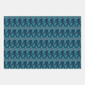 おもしろいとお洒落ビッグフットSanta in Blue, Green, Red ラッピングペーパーシート (正面3)