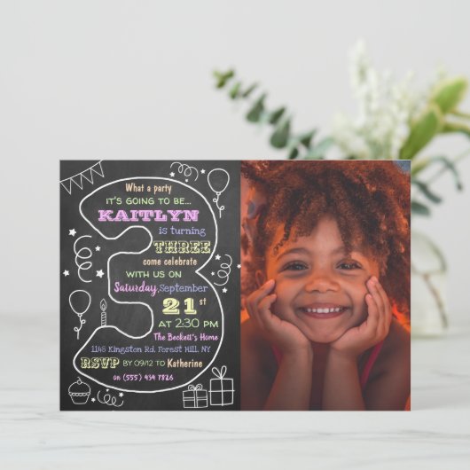 おもしろいとトレンディーカルクボード写真3rd Birthday 招待状 (スタンド正面)
