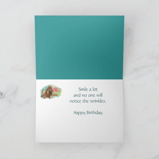 おもしろいなしわを寄せられたハウンドドッグの老齢期の第50誕生日 カード (内部)