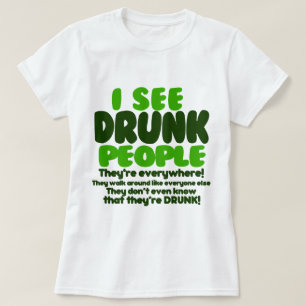 おもしろいなアイルランドにビール飲むこと Tシャツ