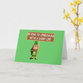 おもしろいなアイルランドのスローガンのアイルランド人の小妖精 カード (黄色い花)