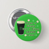 おもしろいなアイルランドの少女のセントパトリックの日のパイントガラス 缶バッジ (正面&裏面)