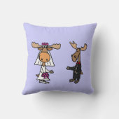 おもしろいなアメリカヘラジカの新郎新婦の結婚式のデザイン クッション (裏面)