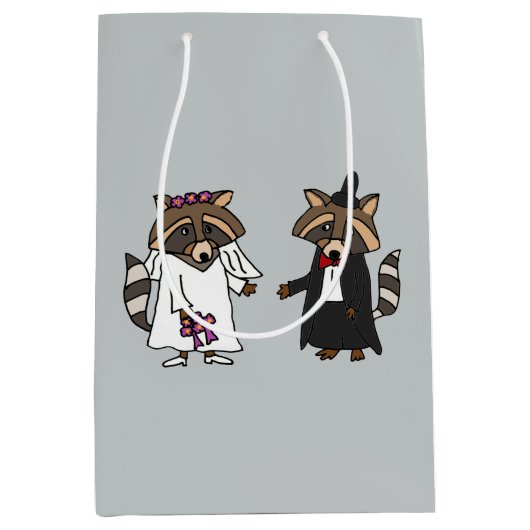 おもしろいなアライグマの新郎新婦のギフトバッグ ミディアムペーパーバッグ (正面)