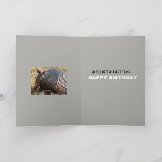 おもしろいなアルマジロのカスタムなバースデー・カードのユーモア カード (内部)