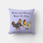 おもしろいなオンドリの新郎および雌鶏の花嫁の結婚式 クッション (正面)