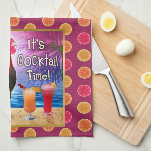 おもしろいなオンドリの鶏のカクテルの熱帯ビーチの海 キッチンタオル (四つ折り)