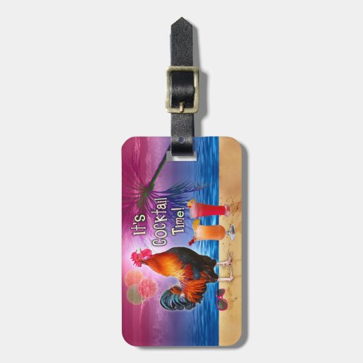 おもしろいなオンドリの鶏のカクテルの熱帯ビーチの海 ラゲッジタグ (正面縦)