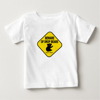 おもしろいなオーストラリアの印。 低下くまの用心して下さい ベビーTシャツ