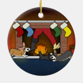 おもしろいなクリスマスの暖炉のコーギーのオーナメント セラミックオーナメント (裏面)