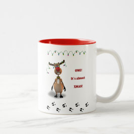 おもしろいなクリスマスの赤いゆっくり進られたトナカイ ツートーンマグカップ