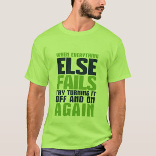 おもしろいなコンピュータギークおよびおたくのユーモアのTシャツ Tシャツ