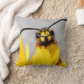 おもしろいなスズメバチの装飾用クッション クッション (ブランケット)