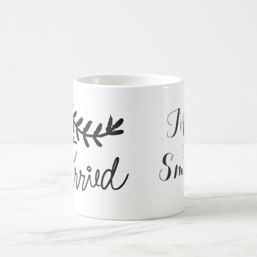 おもしろいなスミスCoupleたった今結婚しました夫人のコーヒー・マグ コーヒーマグカップ (中央)