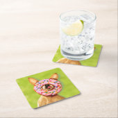 おもしろいなチワワ犬はとの鼻のドーナツを振りかけます スクエアペーパーコースター (インサイチュ)